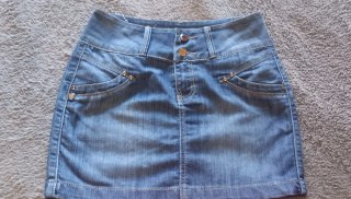 Lote falda vaquera y shorts rojos