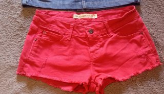 Lote falda vaquera y shorts rojos