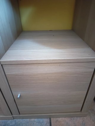 Estantería Ikea con puerta y cajones