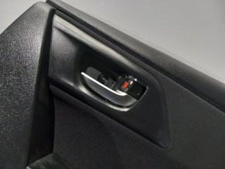 Guarnecido puerta trasera derecha TOYOTA AURIS
