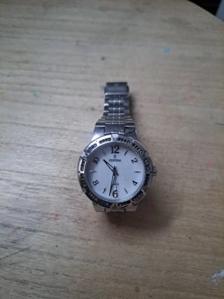 Reloj Festina plateado y blanco