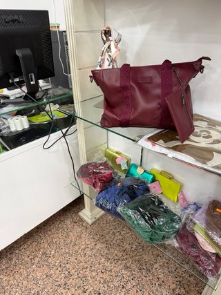 Estantería de cristal y madera