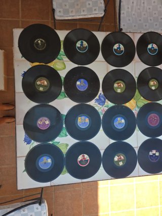 Lote de Discos de Vinilo/goma laca y pizarra Antig
