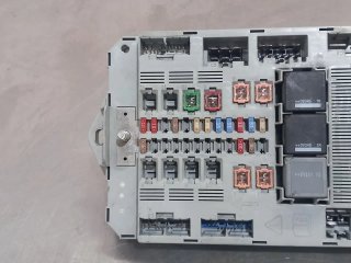 Caja reles / fusibles JAGUAR XF