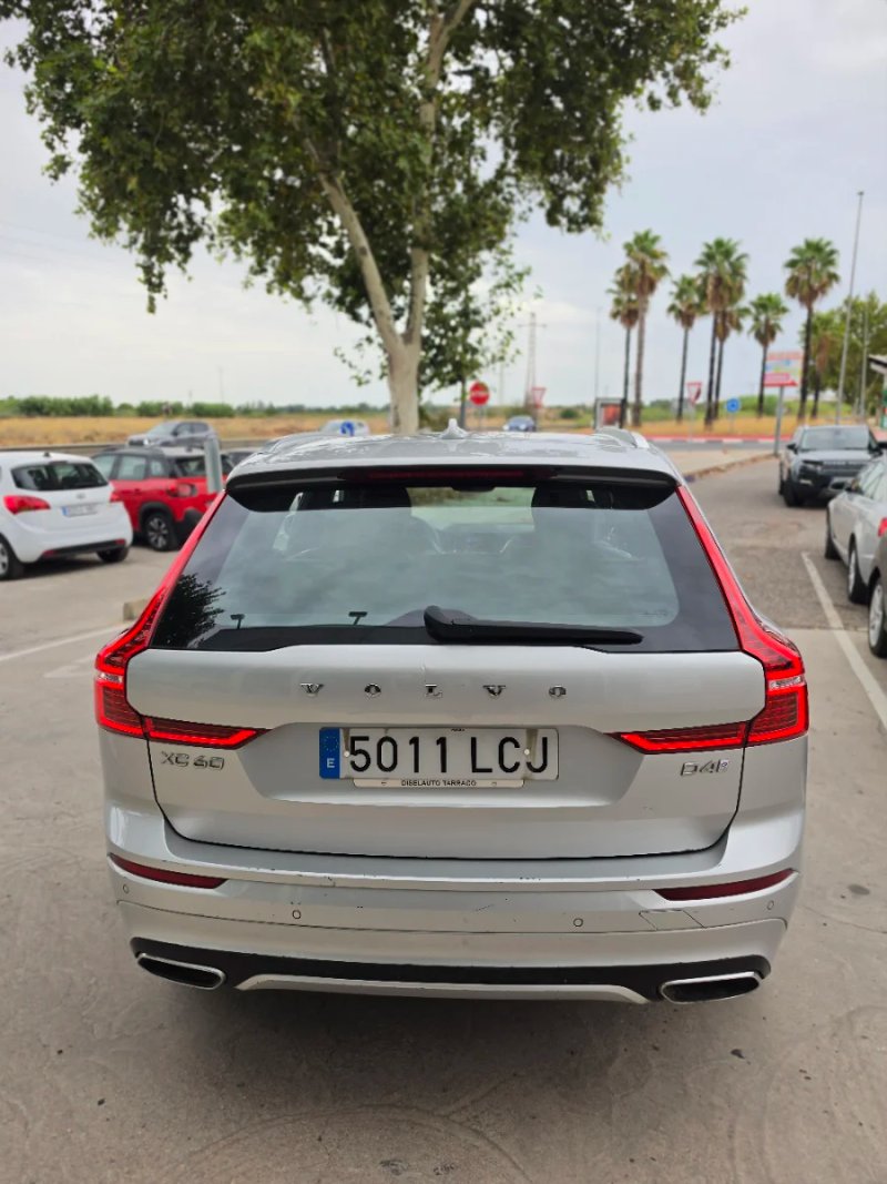 Volvo XC60 2.0 D4 R-Design 6V 2019, foto 5