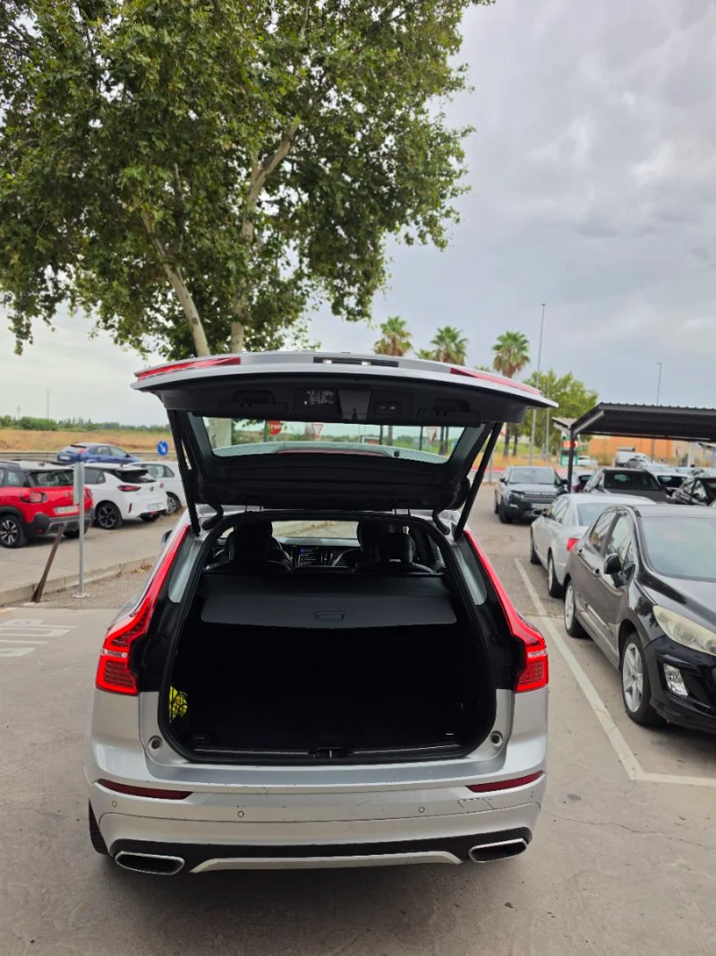 Volvo XC60 2.0 D4 R-Design 6V 2019, foto 7