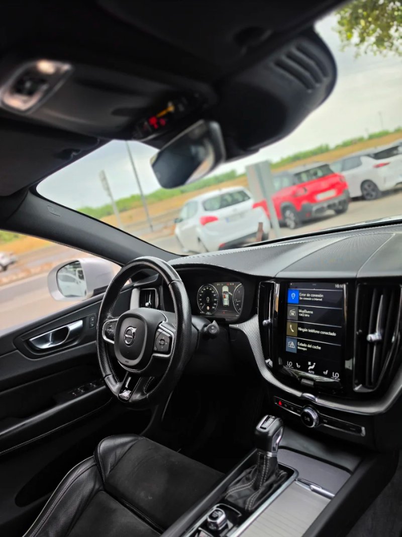 Volvo XC60 2.0 D4 R-Design 6V 2019, foto 8