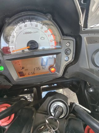 Kawasaki Versys 650 Negra y Roja