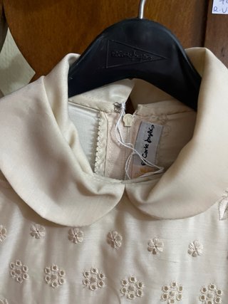 Vestido de comunión beige y blanco