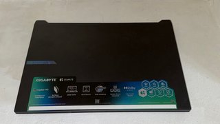 Portátil GIGABYTE AERO X16 1VH 16" AMD Ryzen Al 7
