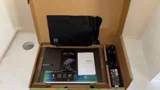 Portátil GIGABYTE AERO X16 1VH 16" AMD Ryzen Al 7