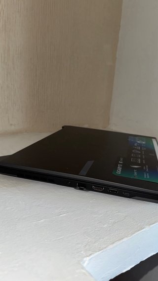 Portátil GIGABYTE AERO X16 1VH 16" AMD Ryzen Al 7