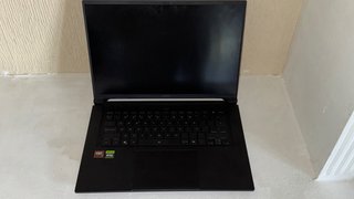 Portátil GIGABYTE AERO X16 1VH 16" AMD Ryzen Al 7