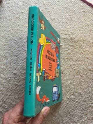 HIZTEGI IRUDIDUNA Diccionario infantil ilustrado