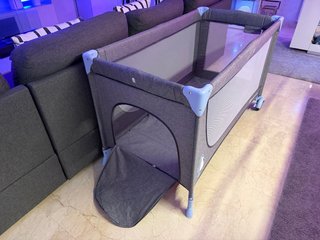 Cuna de viaje plegable gris (MUY BUEN ESTADO)
