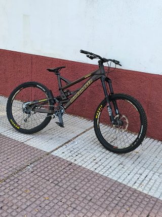 Mondraker Plunder R DH Bicicleta