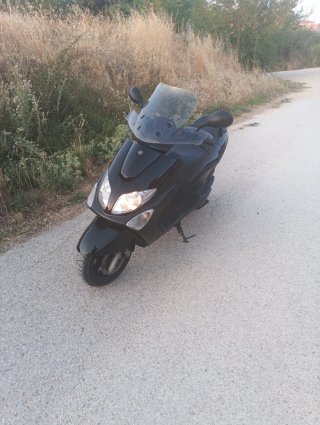 Yamaha Majesty 125 Negra