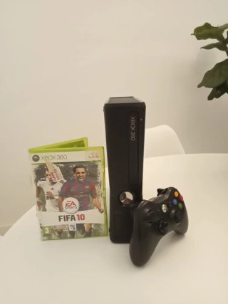 Consola Xbox 360 Negra + FIFA 10