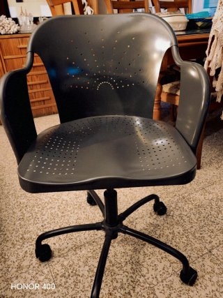 Silla de oficina metálica seminueva