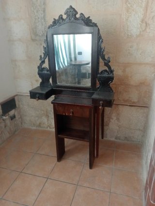 Specchio con cassetti in legno