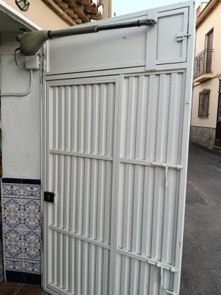 Puerta de garaje con motor
