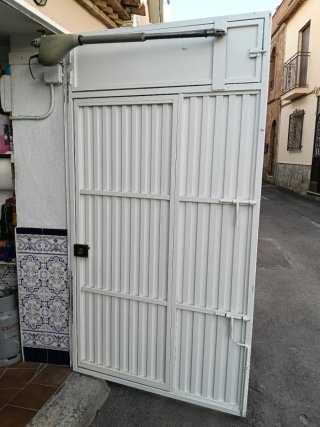 Puerta de garaje con motor