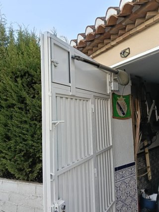 Puerta de garaje con motor