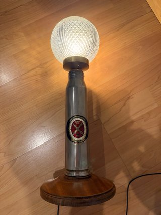 LAMPARA DE VAINA DE PROYECTIL ANTIAÉREO