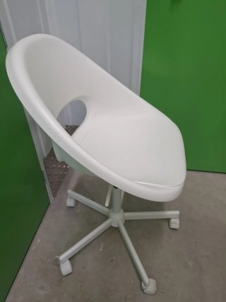 Silla giratoria con ruedas