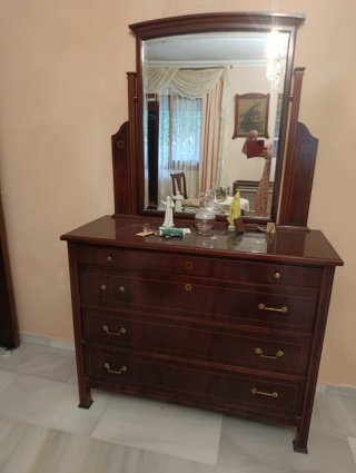 Dormitorio antiguo de madera
