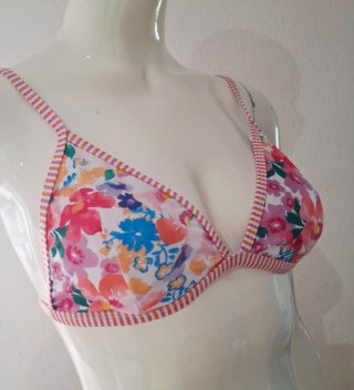 Bikini floral multicolor con ribete a rayas