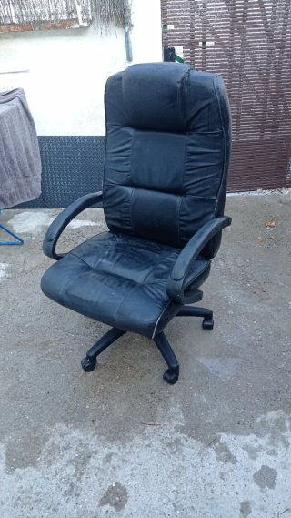 Silla de oficina giratoria negra
