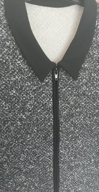 Chaqueta fina gris y blanca
