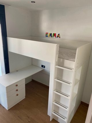 Cama alta con escritorio,escalera y armarios