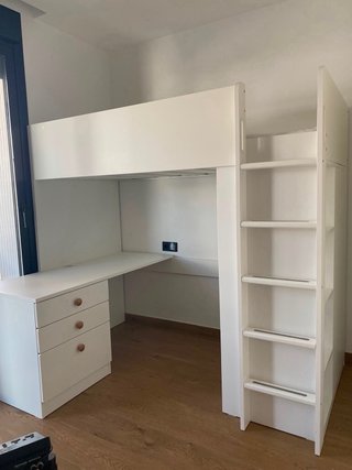 Cama alta con escritorio,escalera y armarios