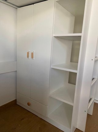 Cama alta con escritorio,escalera y armarios