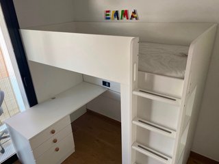 Cama alta con escritorio,escalera y armarios