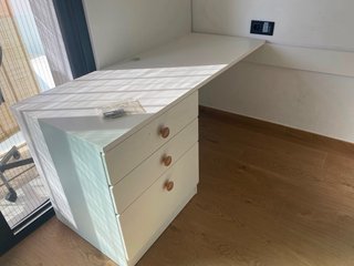 Cama alta con escritorio,escalera y armarios