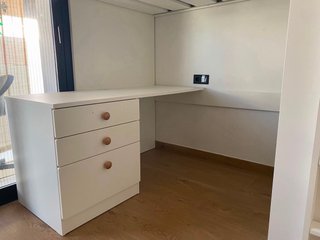 Cama alta con escritorio,escalera y armarios