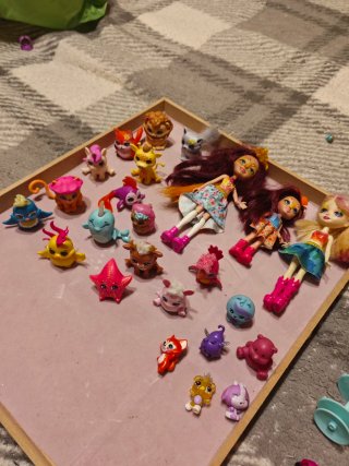13 Muñecas Enchantimals + 18 Animalitos