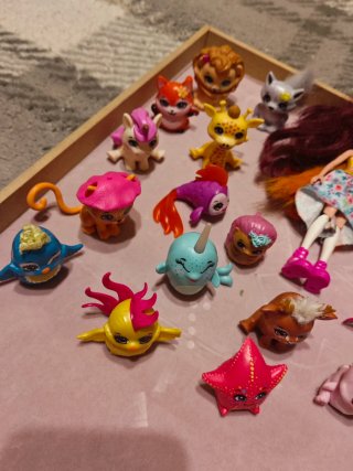13 Muñecas Enchantimals + 18 Animalitos