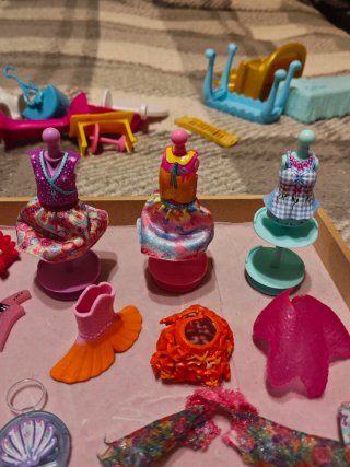 13 Muñecas Enchantimals + 18 Animalitos