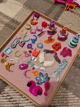 13 Muñecas Enchantimals + 18 Animalitos