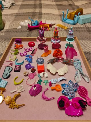 13 Muñecas Enchantimals + 18 Animalitos