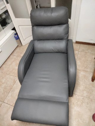 Sofá gris sintético como nuevo 1 mes de uso.