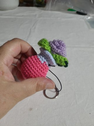 Llavero flor crochet rosa y morada