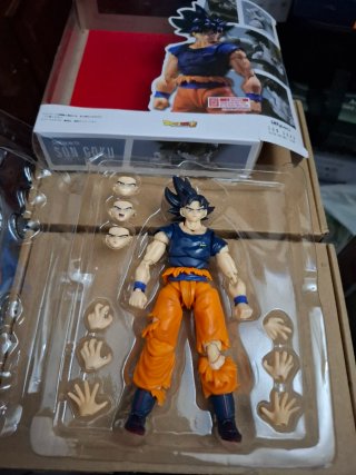 Figura Son Goku Ultra Instinto