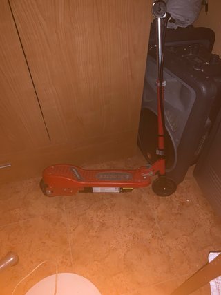 Patinete eléctrico rojo