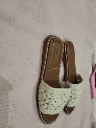 Sandalias niña crochet Zara