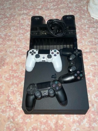 Ps4 Slim 500 GB Negra+ 3 mandos originales y base